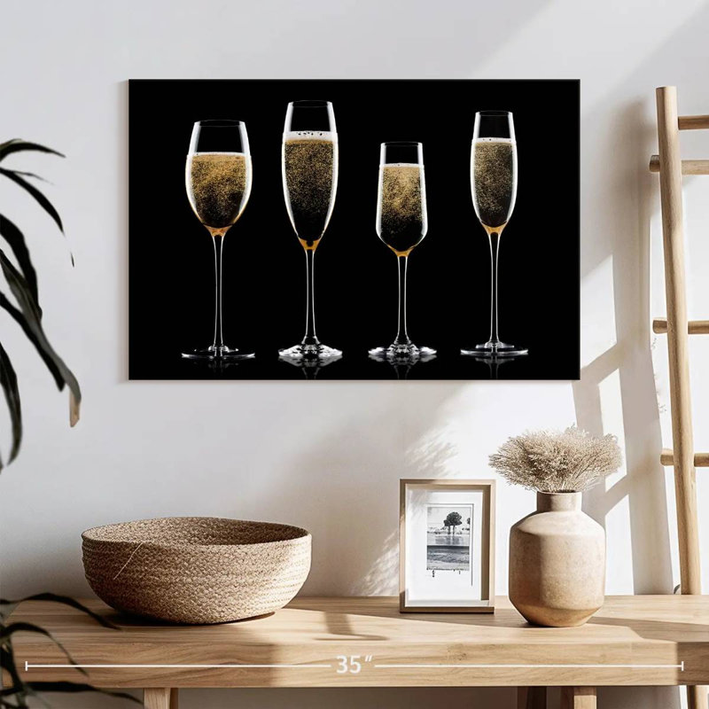 Quatre verres à champagne Yarlin, H 34 po x l 51 po