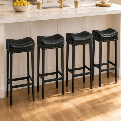 Tabouret de bar 2 pièces, hauteur 65 cm, sans dossier, assise rembourrée de 10 cm d'épaisseur, orné de clous décoratifs en laiton, revêtement en cuir, pieds robustes en acier au carbone de 4 cm de hauteur.