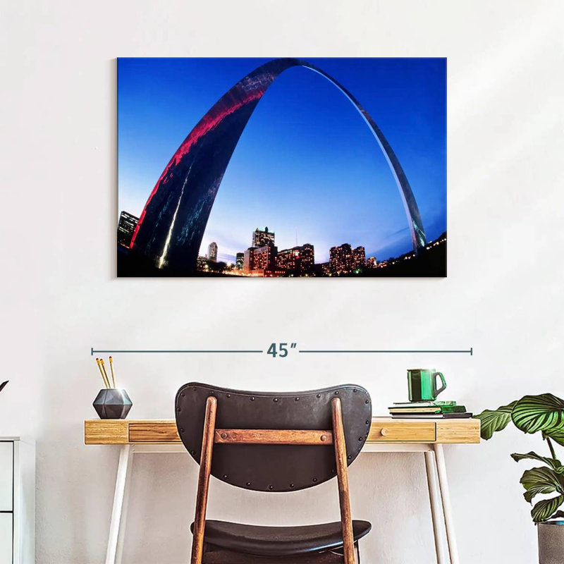 Nicci Famous St. Louis Gateway Arch, 26" H x 39" W
