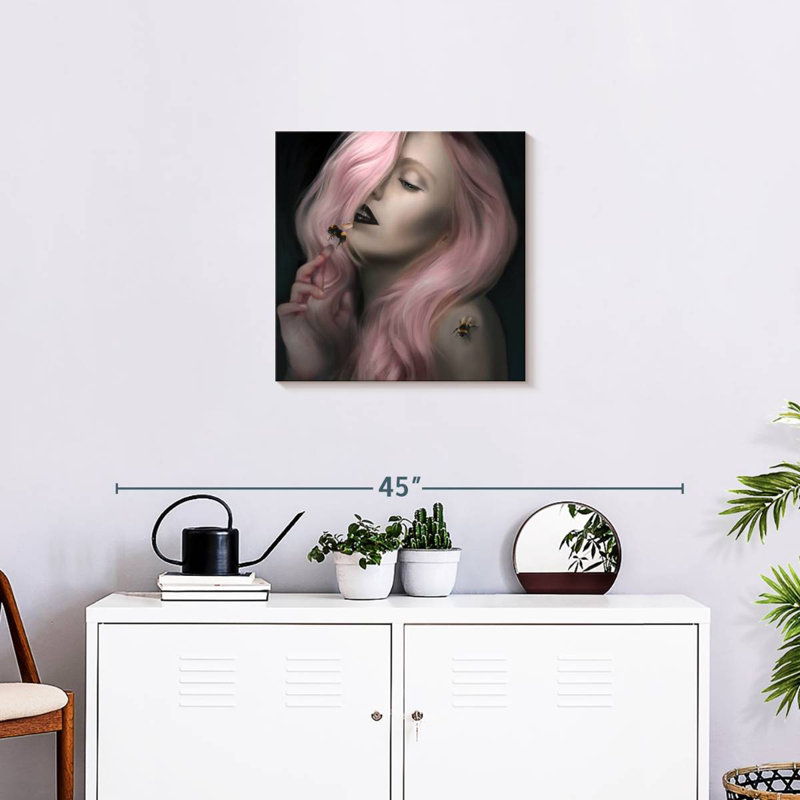 Leisha Bee Keeper, 24" H x 24" W