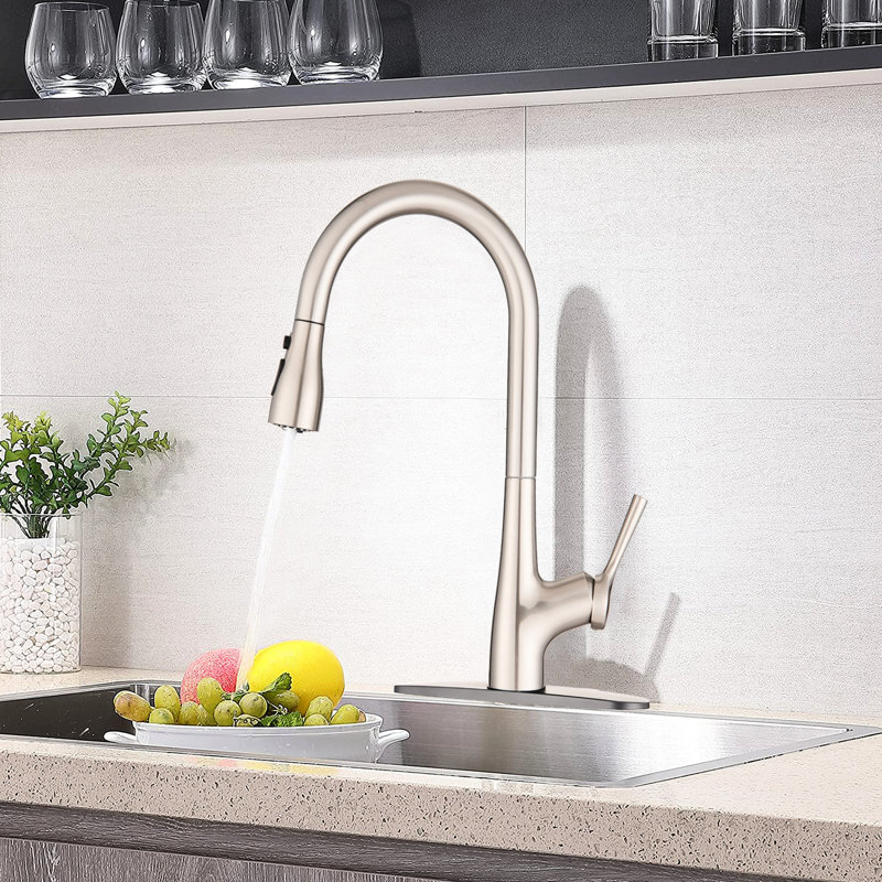 Robinet d'évier de cuisine à poignée simple avec une finition en nickel brossé, une douchette pivotante à trois fonctions pour le lavage et le brossage, buses faciles à nettoyer, laiton industriel, grand industriel