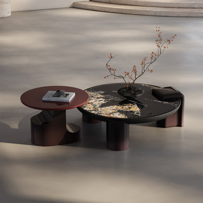Ensemble de tables basses noires et brunes