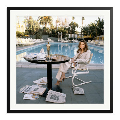Faye Dunaway Sits By The Pool