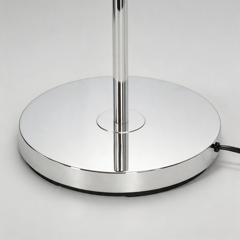Lampe sur pied en rotin 61 po