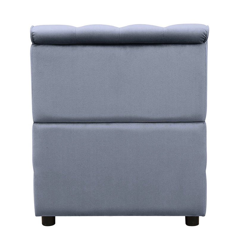 Fauteuil moderne sans accoudoirs en velours gris, orné de boutons séduisants, au charme irrésistible et au dossier captivant.