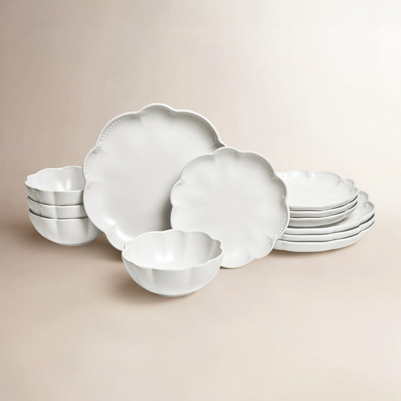 Ensemble de vaisselle en grès 12 pièces Sango Bethany - Service pour 4, ensemble d'assiettes et bols festonnés, Blanc