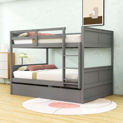 Lit double superposé au-dessus d'un lit double avec lit gigogne simple et échelle