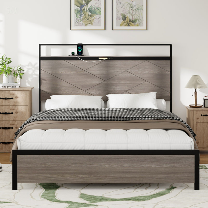 Structure de lit plateforme en bois pour grand lit avec rangement, tête de lit à DEL, charge USB et conception de matelas sans ressorts