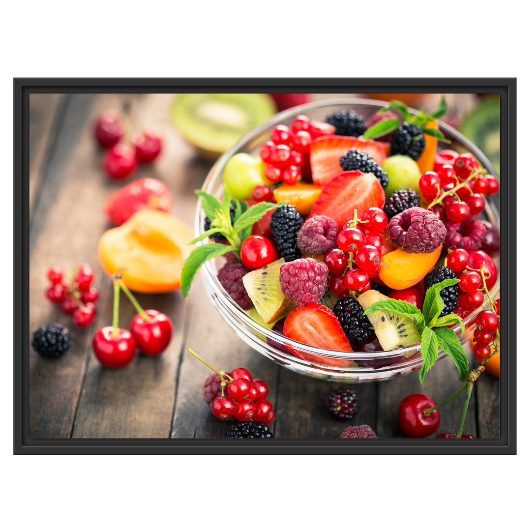 Gerahmtes Wandbild Obstsalat in der Schüssel