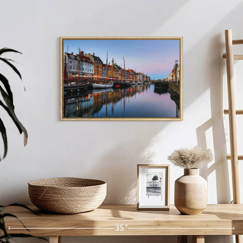 Nyhavn New Harbor, 19 po x 13 po, Cadre flottant en bois naturel