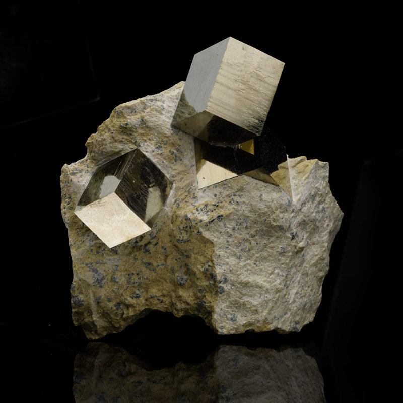 Pyrite Cubes sur Matrix