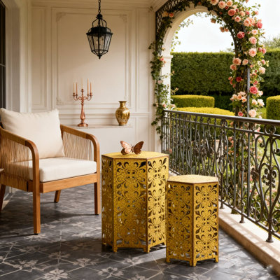 Table d'appoint idéale pour les collations dans le jardin et les moments de détente sur le balcon