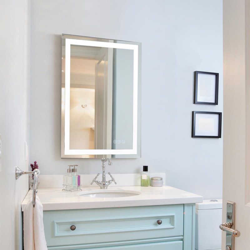 Miroir rectangulaire sans cadre à DEL de 24 po x 32 po avec désembueur, sélection de la température de couleur CCT et contrôle de la luminosité avec tasseau pour montage mural vertical ou horizontal de la collection Corona