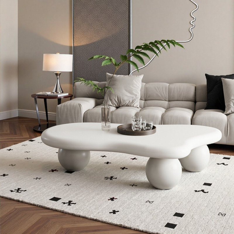Table basse en forme de nuage avec pieds sculpturaux en forme de nuage, table de cocktail moderne de forme libre organique avec rebords arrondis pour le salon Syrova