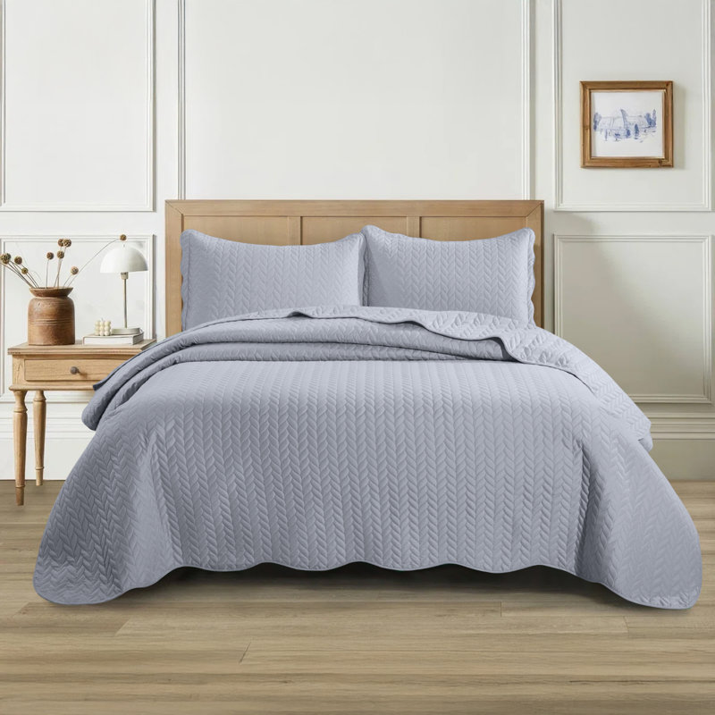Embossed Quilted Bedspread Set – Ultra Soft Microfiber Coverlet With Pillow Shams, Hotel-Style Bedding For All Beds, Silver
