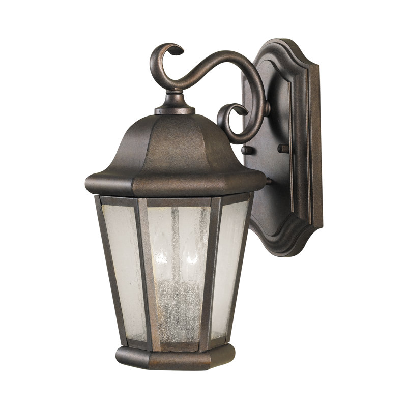 Très grande lanterne murale d'extérieur quatre lumières Martinsville de Génération Lighting , H 20 po x l 12 po x P 13 po