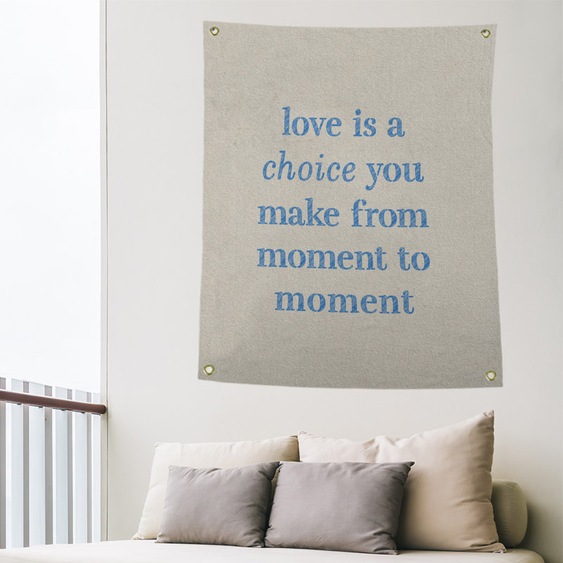 Tapisserie de polyester, l’amour d’écriture est un choix de citation, H 80 po x l 59 po, Blanc / Bleu
