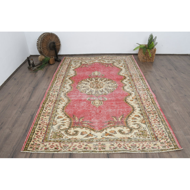 Tapis rétro en laine rouge 66,1 x 98 po