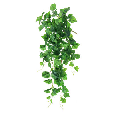 Plante artificielle suspendue au lierre
