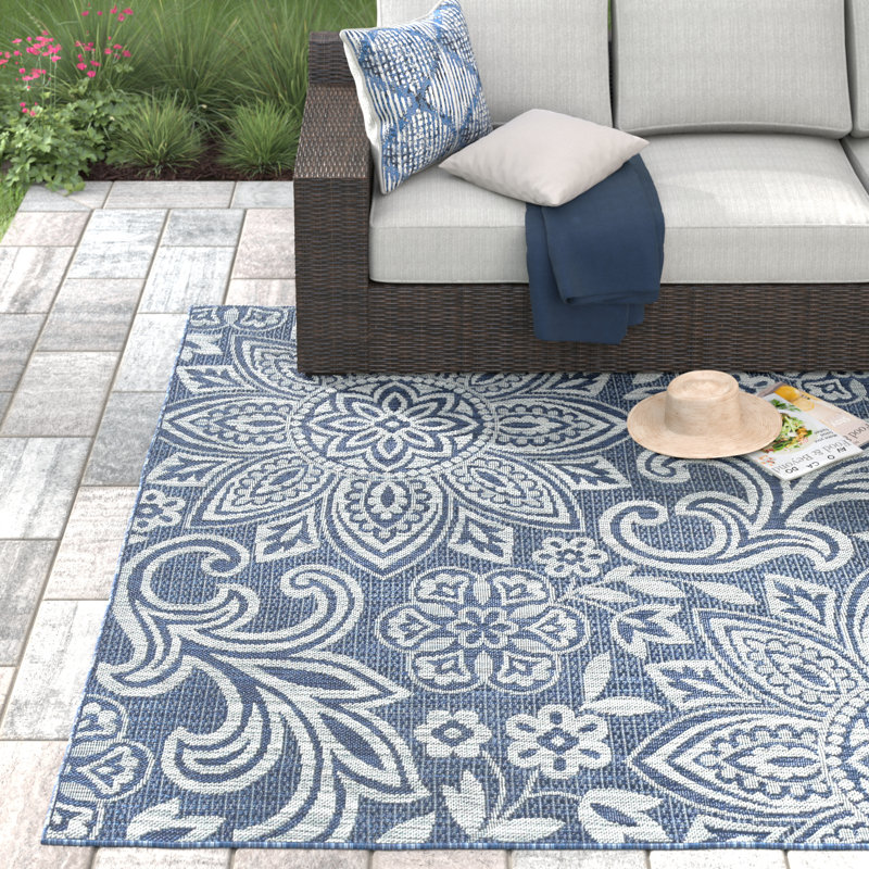 Tapis intérieur / extérieur bleu marine / gris clair Curvin, Rectangle 7 pi 10 po x 10 pi 3 po