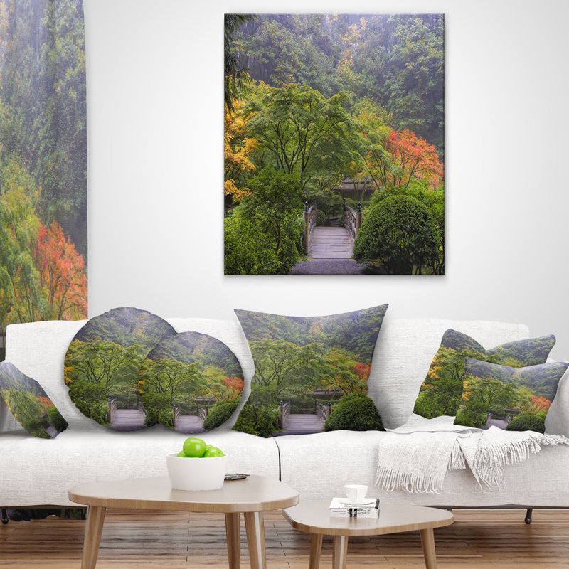 Coussin lombaire en paysage de jardin avec une aube de jardin japonaise