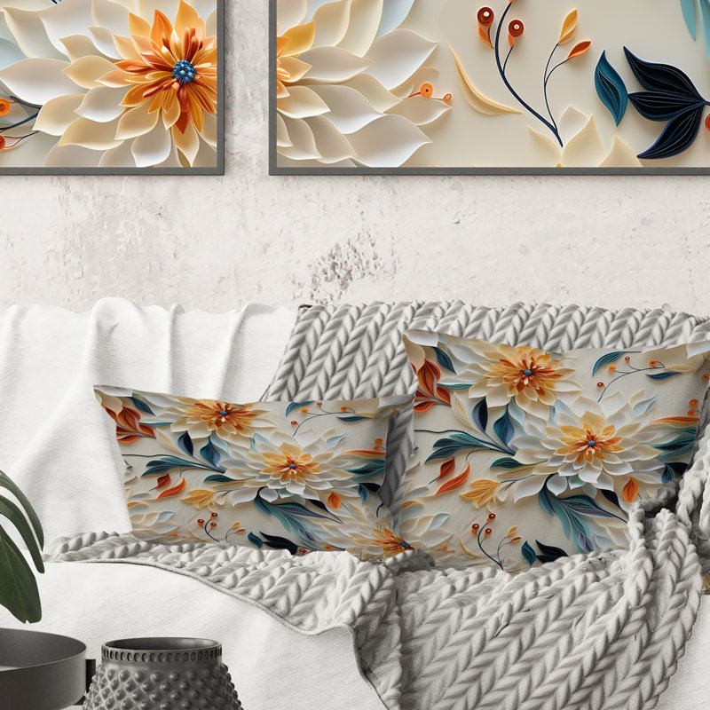 Coussin décoratif corail et beige à motif floral I - imprimé floral, H 16 po x l 16 po