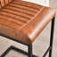 Tabouret de bar brun en similicuir de forme carrée, siège ergonomique, idéal pour îlot de cuisine, comptoir pour la maison et la salle à manger, 2 de style minimaliste avec structure en métal noir robuste, dossier et barres adaptées