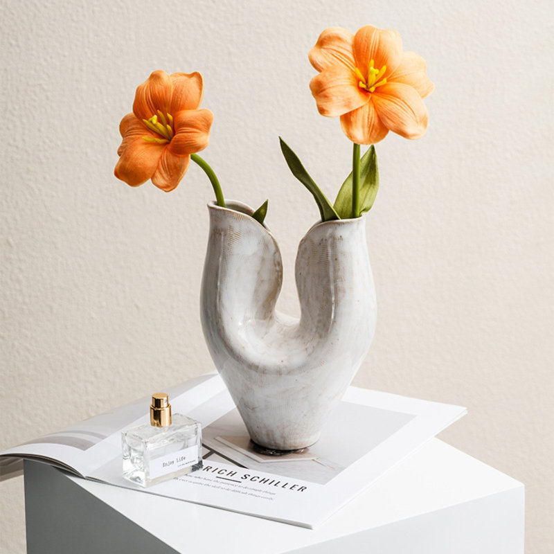 Vase décoratif en céramique blanche, joli petit vase à fleurs blanches pour la décoration intérieure, vases décoratifs en céramique de style bohème d'inspiration nordique moderne