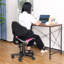 Chaise de bureau pivotante à 360 ° Aldous avec dossier en filet et hauteur réglable-491162712