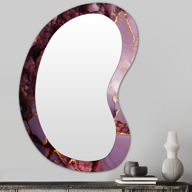 Grand miroir mural irrégulier moderne en forme de marbre rose et doré Agate River I, 31 po x 22 po