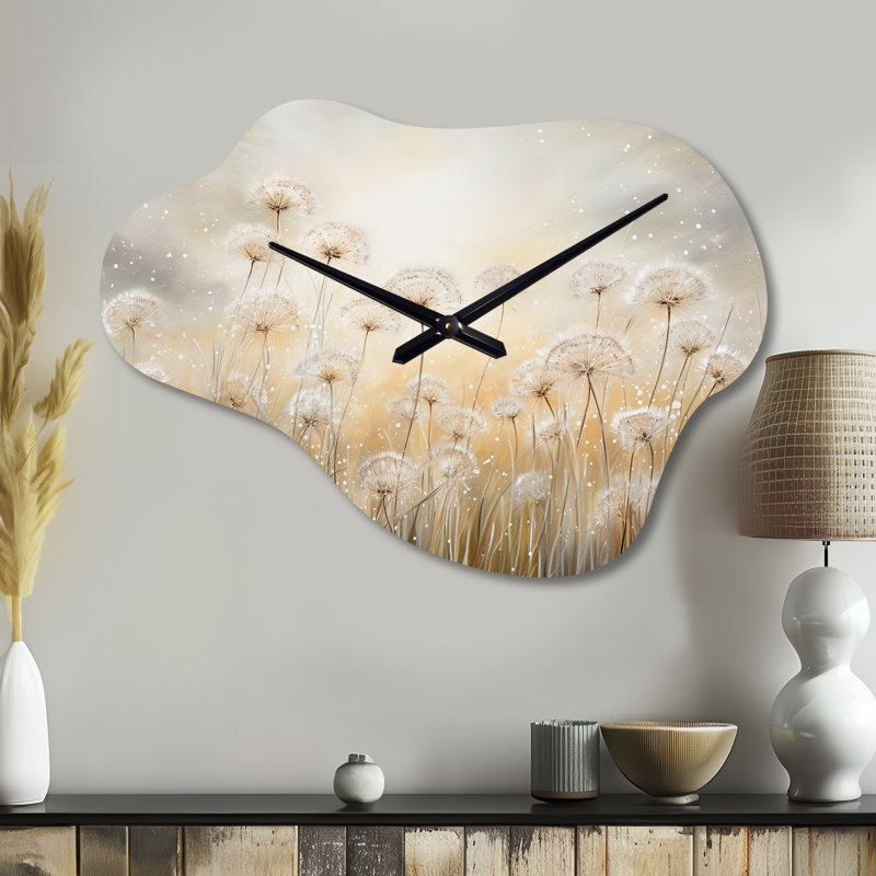 Horloge murale en métal beige Cassista Dandelion Field Breeze, Petit