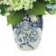 Hortensias et tiges en herbe dans un vase décoratif