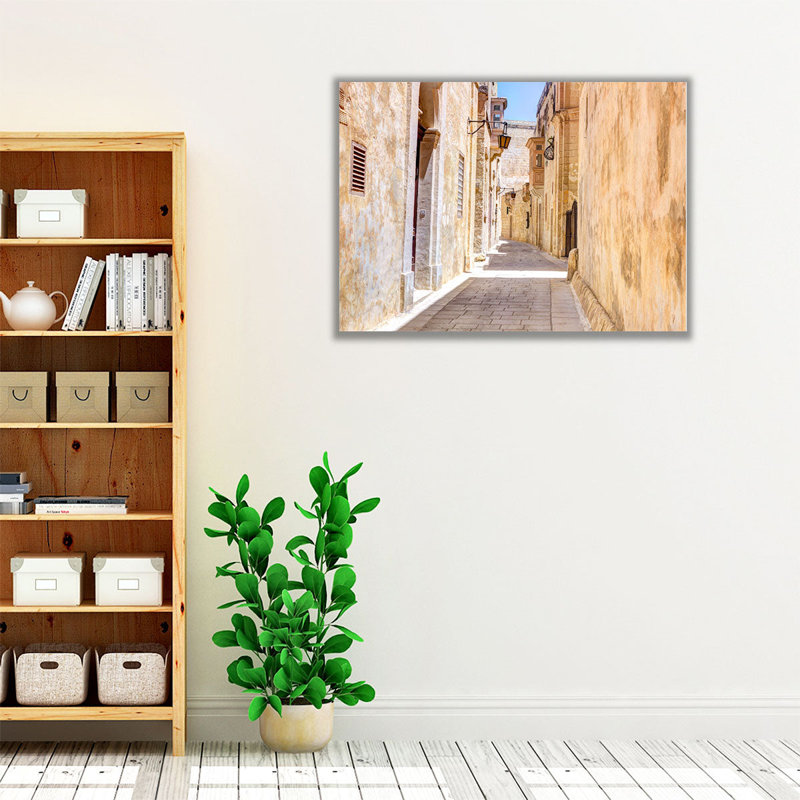«Narrow Street of Mdina City, Malta», reproduction d'art sur toile, H 45 po x l 60 po