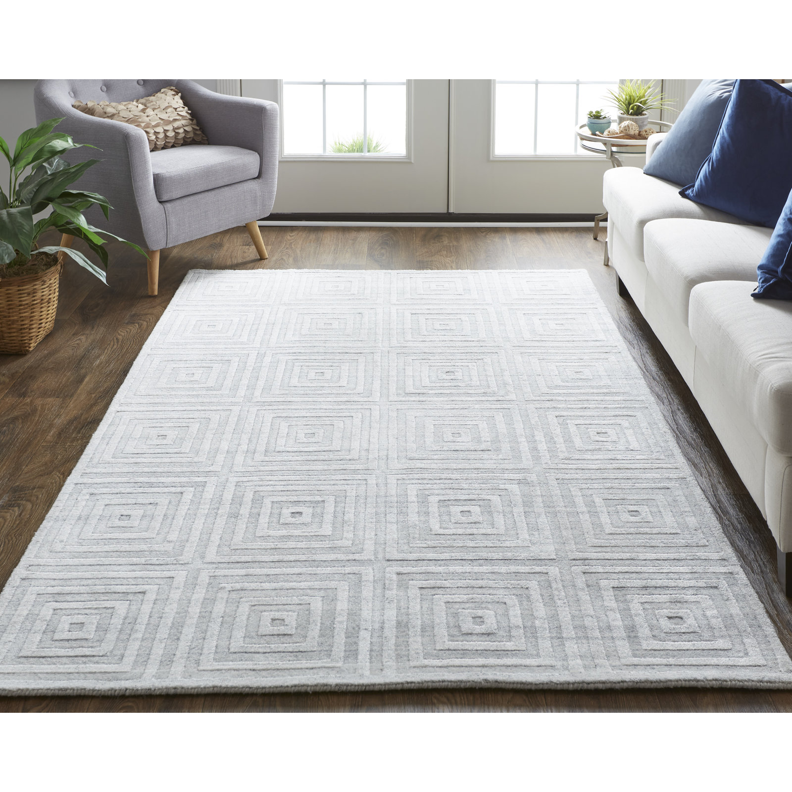 Kentoria Handmade Viscose White/Silver Rug, Rectangle 3'6" x 5'6"