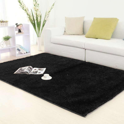 Tapis noir à poils longs Erwina