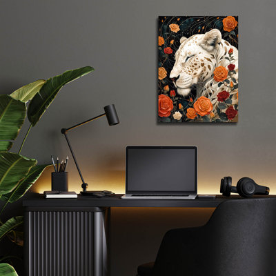 Art mural en verre "Lionne blanche parmi les roses" par Momart