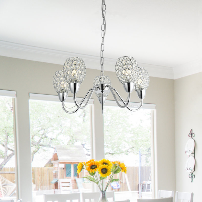 Lustre classique / traditionnel à 5 lumières avec accents de cristal Alexys