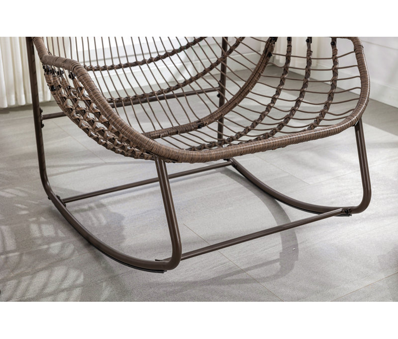 Fauteuil à bascule surdimensionné en rotin avec coussin rembourré, durable et confortable pour la détente à l'extérieur et à l'intérieur.