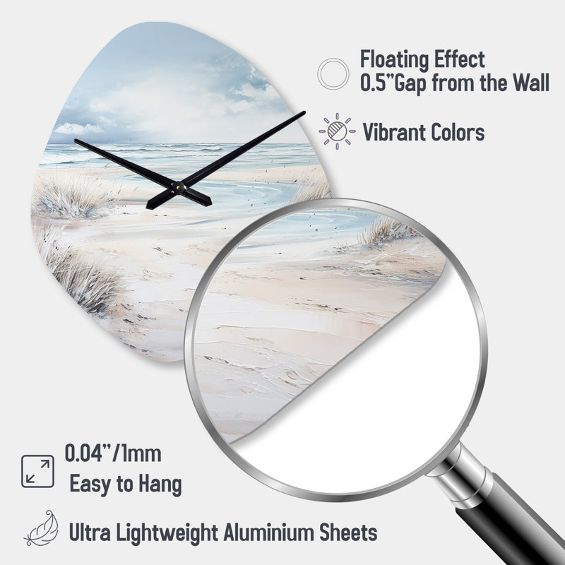 Coastal Beach Charm In Winter - horloge murale asymétrique en métal sable plage, beige, Petit