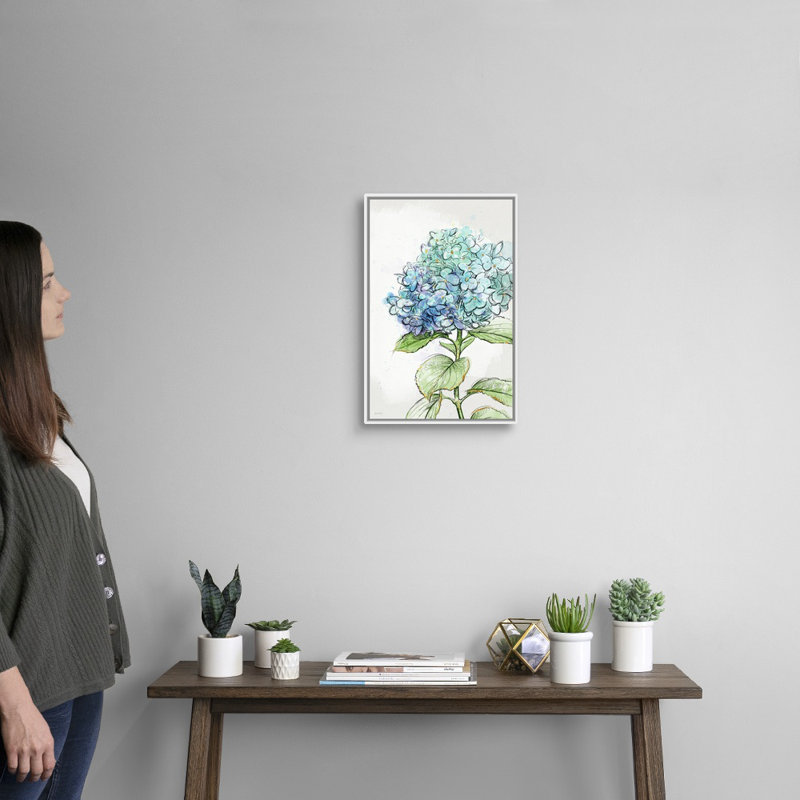 «Hydrangea Study», art mural, Toile avec cadre blanc, H 18 po x l 12 po x P 1,75 po