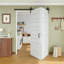 Porte de grange pliante à 5 panneaux en bois manufacturé blanc, préassemblée et peignable, 64 po x 84 po, avec trousse de quincaillerie d'installation (idéale pour les petits placards, garde-manger, buanderie, salle de bain)-109052728