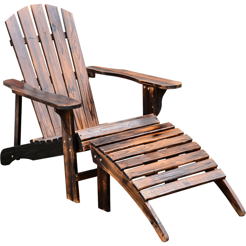 Chaise rustique en bois et fauteuil de détente dans la cour avec essence brune