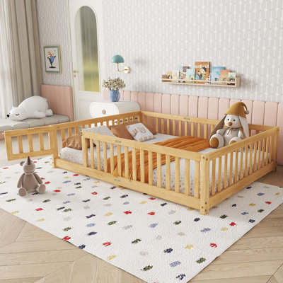 Lit double pour enfant avec garde-corps et porte de sécurité, grain de bois naturel