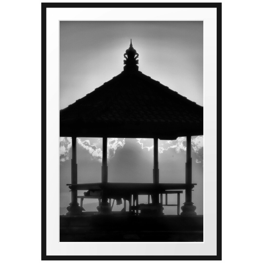 Gerahmtes Poster Pagode in Bali im Sonnenuntergang