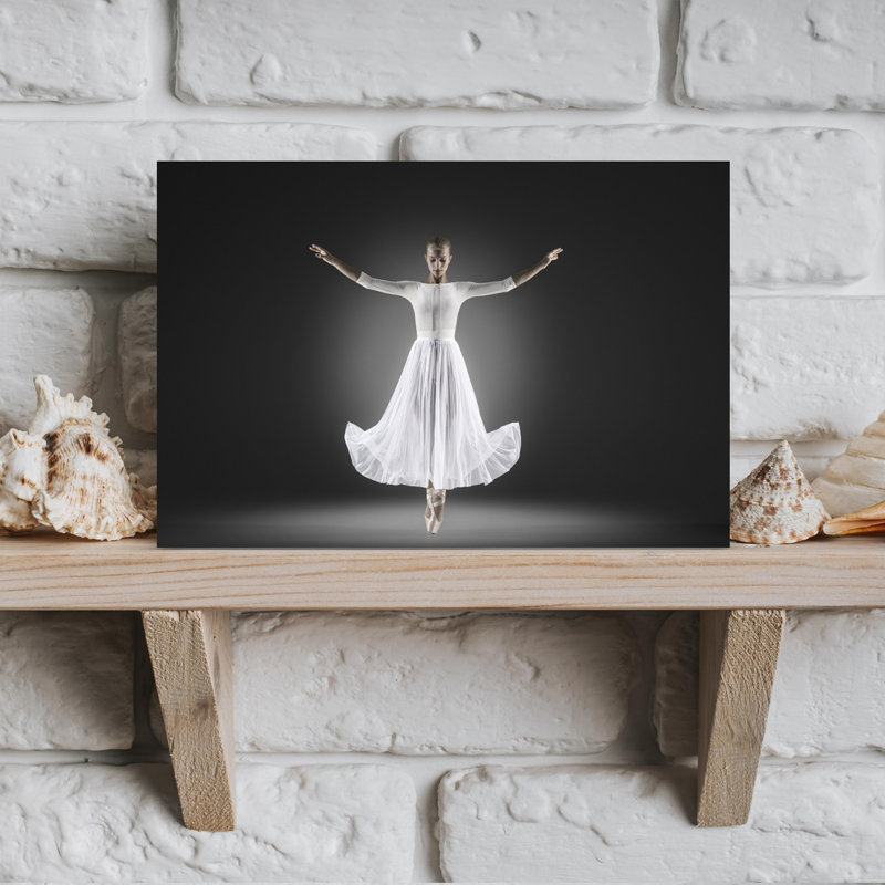 Ballerine en vol, impression d'art dramatique moderne et élégant, 12" H x 18" W