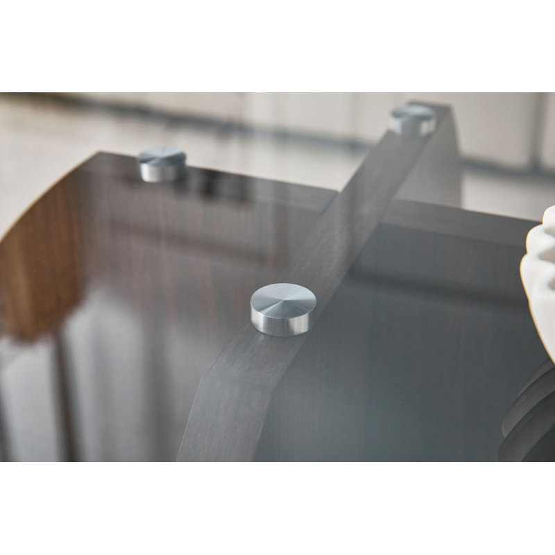 Table basse à structure croisée Creative avec plateau en verre trempé gris et rangement en forme d'éventail de couleur noyer. Parfait pour les salons, comme table basse ou table d'appoint. Idéal pour les petits espaces.