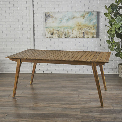 Table de salle à manger d'extérieur en bois massif de 69 pouces, parfaite pour les réunions de famille et la vie durable.