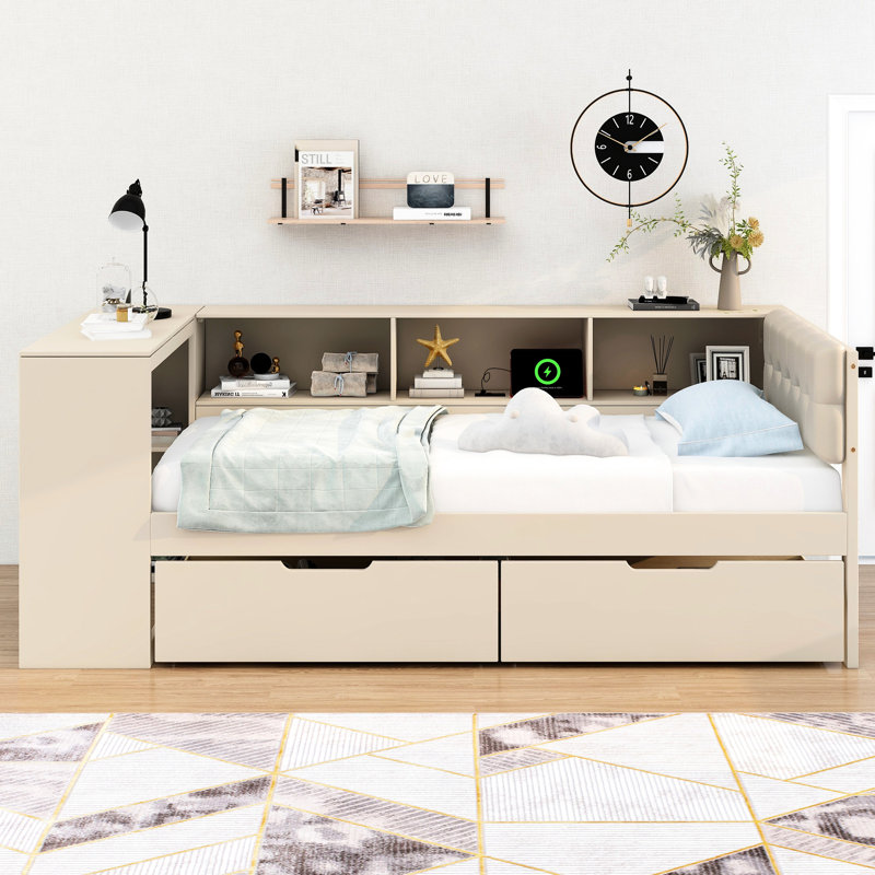 Lit simple en bois avec tête de lit tapissier crème, tablettes de rangement, tiroirs et station de charge