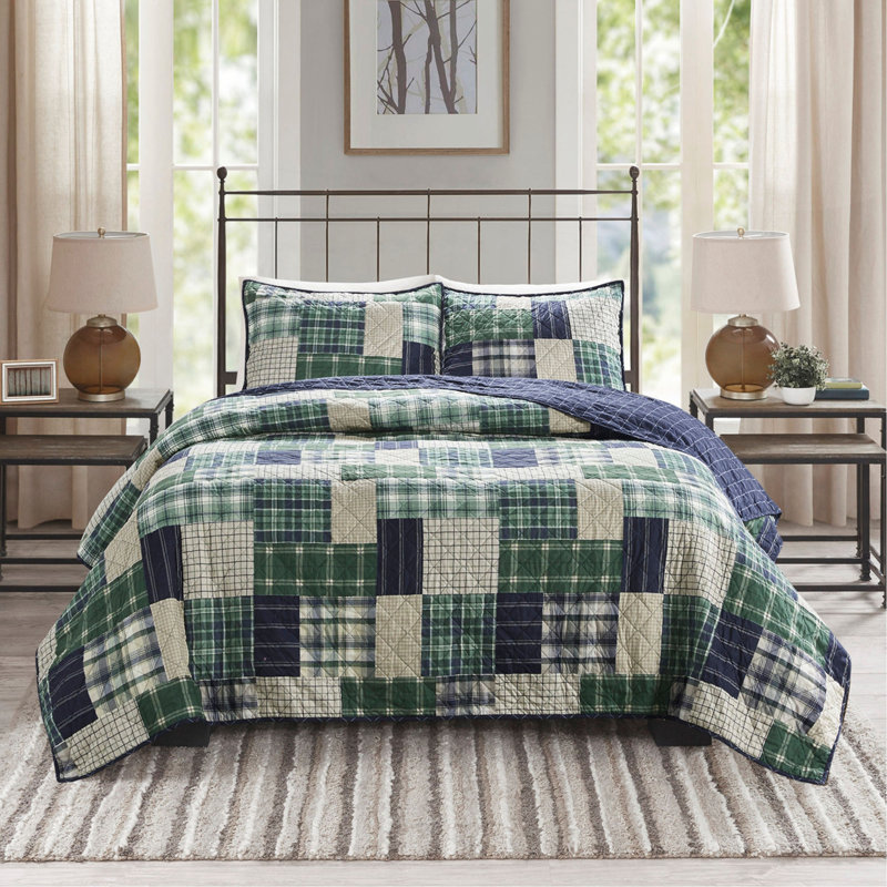 3 Piece Reversible Printed Quilt Set Green / Navy