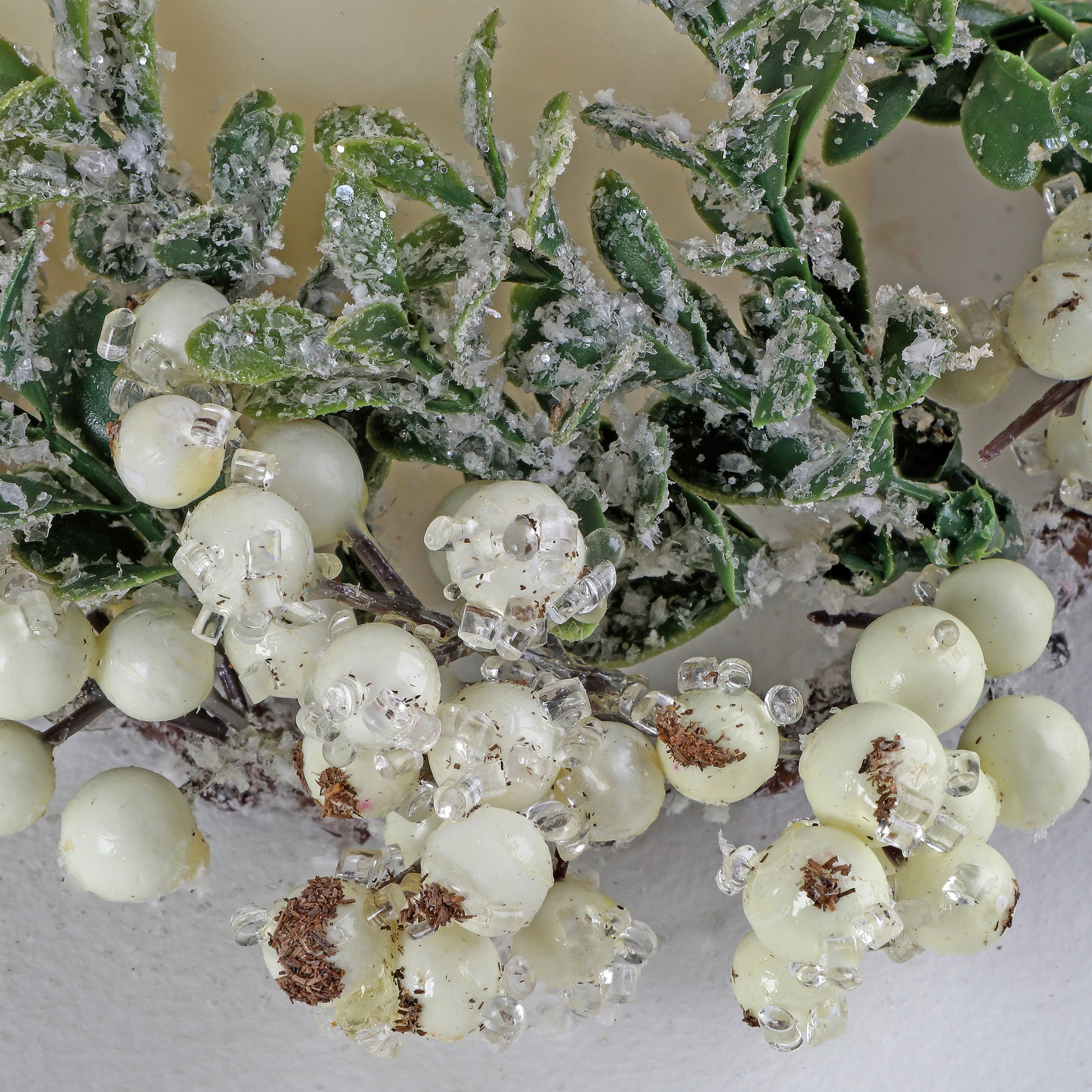 9.5'' Faux Boxwood Wreath, Frosted White